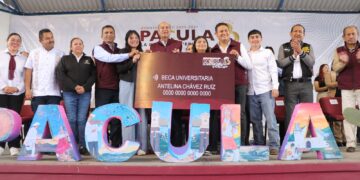 Natividad Castrejón resaltó la coordinación entre el gobierno estatal y el ayuntamiento de Pacula para impulsar la educación como herramienta de transformación social.