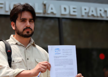 Sancionan a activista por señalar vínculos de jueza con “El Chapo”.