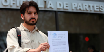 Sancionan a activista por señalar vínculos de jueza con “El Chapo”.