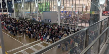 Caos en aeropuertos de EU por falta de personal en TSA.