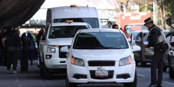 Para operación de taxis por aplicación en AICM habilitarán estacionamiento