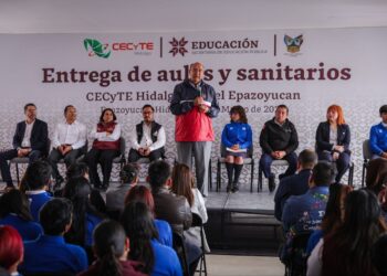Natividad Castrejón entrega obra educativa en CECyTEH Epazoyucan