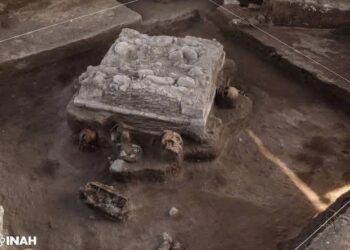 Obras del tren CDMX-Querétaro pone al descubierto altar tolteca en Tula, Hidalgo