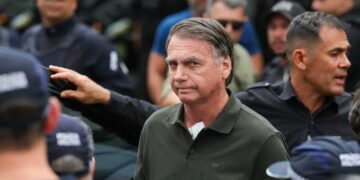 Jair Bolsonaro ingresa al hospital, permanece en terapia intensiva