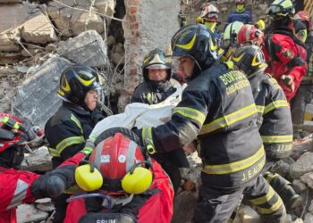 Recuperan tercer cuerpo tras desplome de edificio en San Antonio Abad.