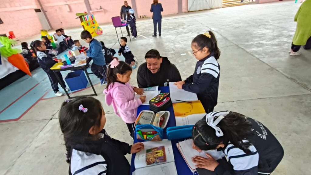 Biblio Aula Móvil lleva lectura y ciencia a comunidades escolares de Hidalgo