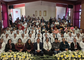 CECyTE Hidalgo realiza imposición de cofias y fistoles en Santiago Tulantepec.