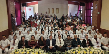 CECyTE Hidalgo realiza imposición de cofias y fistoles en Santiago Tulantepec.