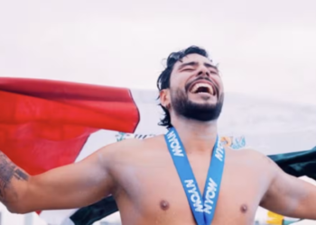 ¡Orgullo! David Olvera impone nuevo récord en aguas abiertas.