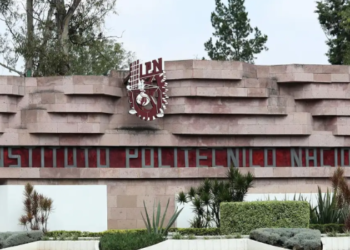 Alumnos del IPN enfrentan crisis de pagos en Reino Unidos.