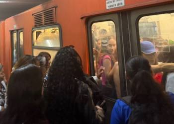 Colapsa el Metro de la CDMX tras paro de labor escalonado.