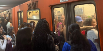 Colapsa el Metro de la CDMX tras paro de labor escalonado.
