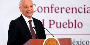 Piden renuncia del director de Pemex por derrame de hidrocarburo en el Golfo de México