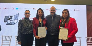 UPE recibe Mención Honorífica en el Premio de Excelencia Dual 2026