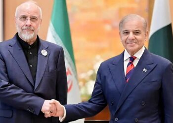 Irán y EU inician conversaciones de paz en Islamabad