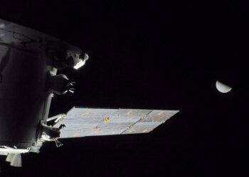 Artemis II emprende su regreso tras misión histórica alrededor de la Luna