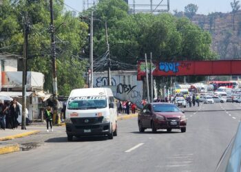 Taxista bloquean la México-Pachuca, exigen un alto a la inseguridad