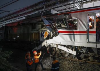Choque de trenes deja cuatro muertos cerca de Yakarta, Indonesia