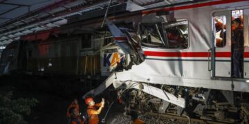 Choque de trenes deja cuatro muertos cerca de Yakarta, Indonesia
