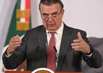 Ebrard admite que su hijo se hospedó en la Embajada de México en Reino Unido