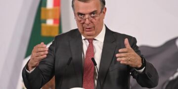 Ebrard admite que su hijo se hospedó en la Embajada de México en Reino Unido