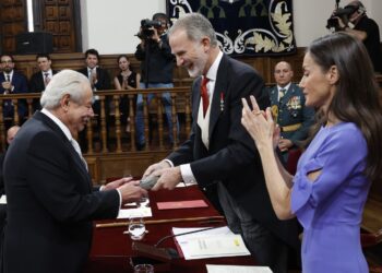Gonzalo Celorio recibe Premio Cervantes de manos del rey de España