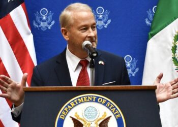 Embajador de EU lanza mensaje contra políticos de Morena, en campaña anticorrupción