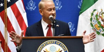 Embajador de EU lanza mensaje contra políticos de Morena, en campaña anticorrupción