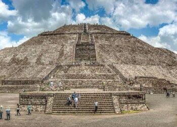 Reabren zona arqueológica de Teotihuacán con improvisada revisión de mochilas