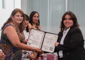 UNIDEH entrega 47 títulos y es reconocida como Universidad Promotora de la Salud