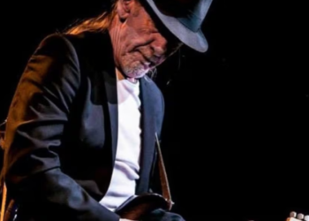 Muere Alex Ligertwood, vocalista de Santana y leyenda del rock.