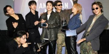 BTS emociona a fans y domina la noche en los AMAs.