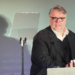 Guillermo del Toro recibe el BFI Fellowship por su trayectoria.