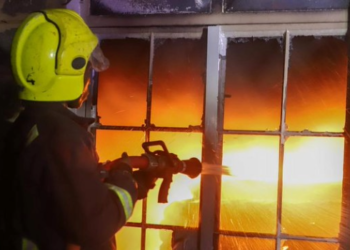 Kenia de luto: mueren 16 estudiantes en incendio escolar.