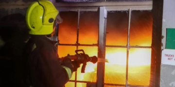 Kenia de luto: mueren 16 estudiantes en incendio escolar.