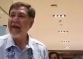 Fernández Noroña es insultado en el restaurante El Cardenal (VIDEO).