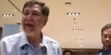 Fernández Noroña es insultado en el restaurante El Cardenal (VIDEO).
