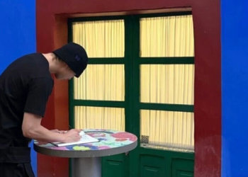 RM de BTS visita la Casa Azul y honra legado de Frida Kahlo.