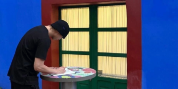 RM de BTS visita la Casa Azul y honra legado de Frida Kahlo.