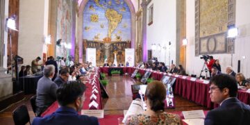 Hidalgo participa en reunión nacional de autoridades educativas