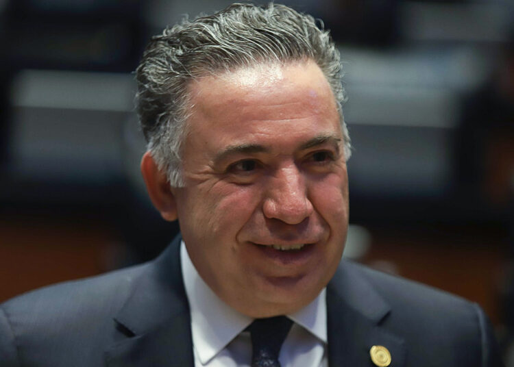 Exhiben contradicción de Inzunza: del Senado a la fiesta familiar