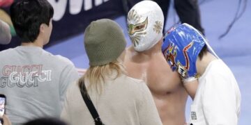 BTS sorprende en la Arena México para ver a Místico