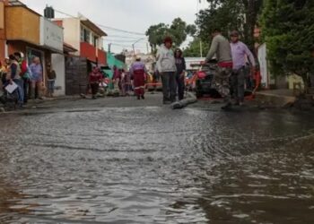Mega fuga en Xochimilco; reportan ruptura de tubería en San Francisco Tlalnepantla