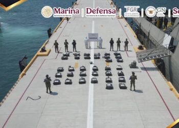 Marina decomisa embarcación con 26 bultos de cocaína en costas de Guerrero