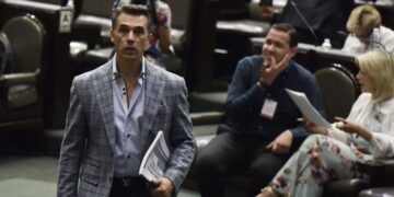 Sergio Mayer deja Morena tras choque por “La Casa de los Famosos”