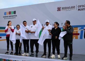 Dan el banderazo de salida a la carrera "Activa tu Potencial 10K"