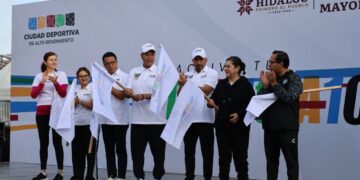 Dan el banderazo de salida a la carrera "Activa tu Potencial 10K"