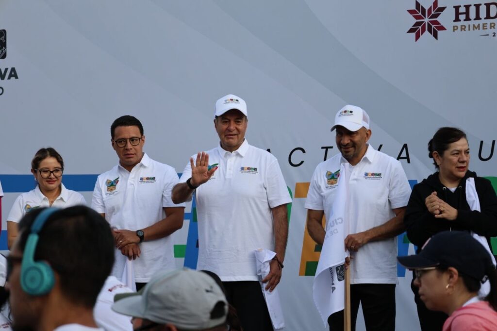 Dan el banderazo de salida a la carrera "Activa tu Potencial 10K"