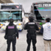 Reprimen a normalistas de Ayotzinapa en la caseta de Tlalpan.