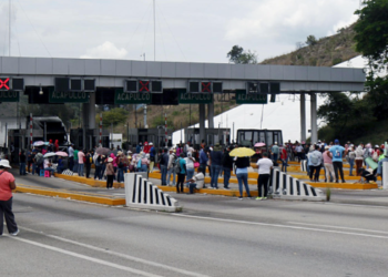 CNTE mantiene paro nacional y libera casetas aledañas a la CDMX.